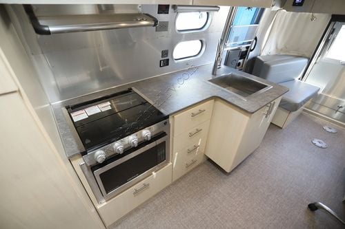 2022 Airstream Flying Cloud 27FB Travel Trailer