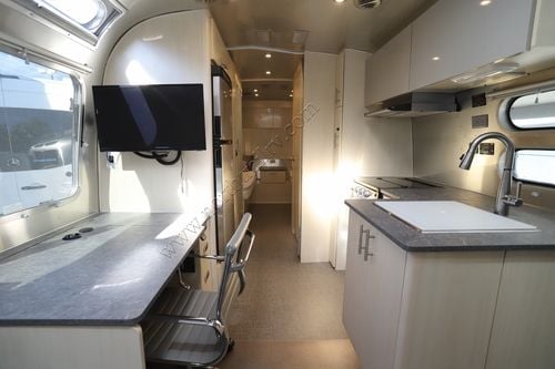 2022 Airstream Flying Cloud 25FB Travel Trailer