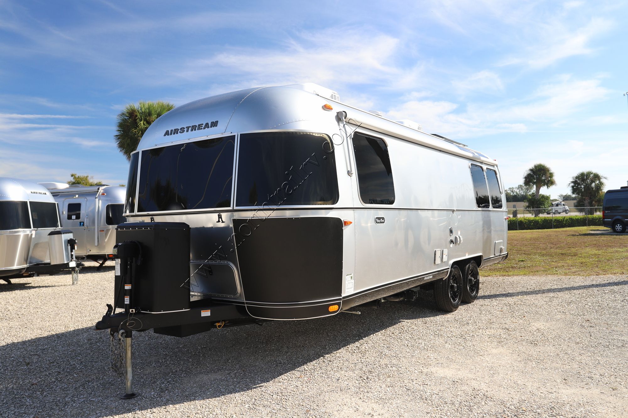 Used 2025 Airstream Flying Cloud 27FB Travel Trailer  For Sale