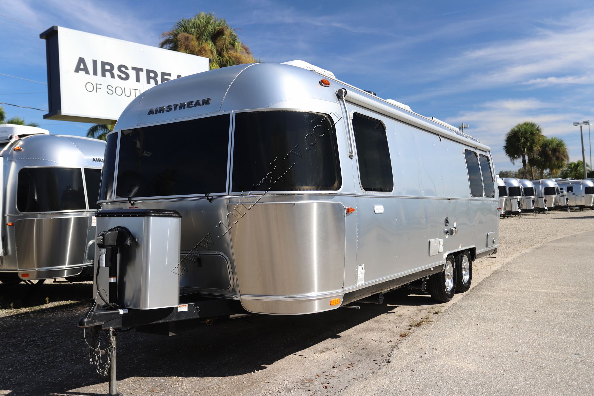 Used 2022 Airstream Flying Cloud 27FB Travel Trailer  For Sale