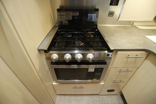 2026 Airstream Flying Cloud 25FB