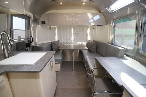 2022 Airstream Flying Cloud 25FB Travel Trailer
