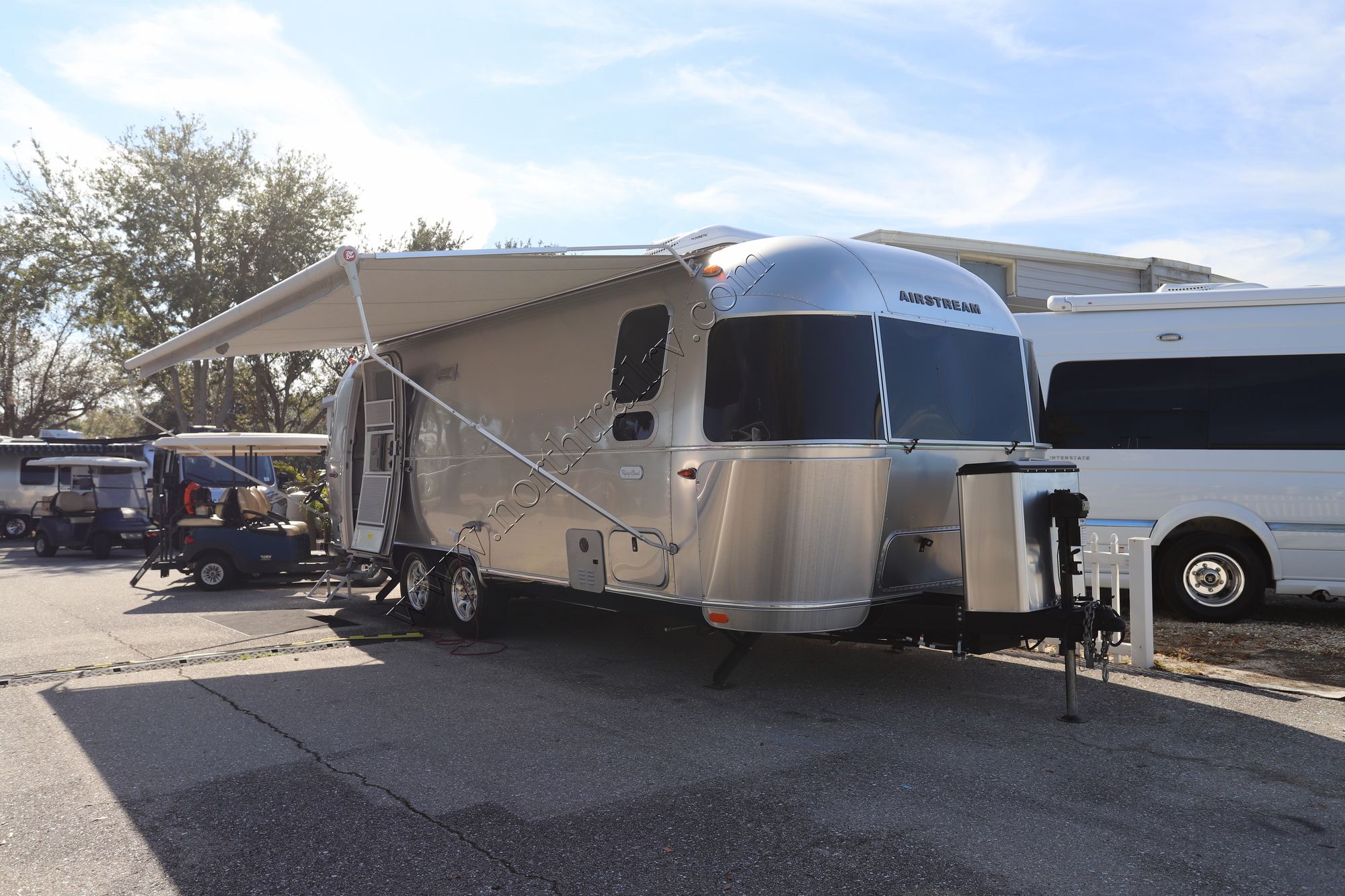 Used 2022 Airstream Flying Cloud 25FB Travel Trailer  For Sale