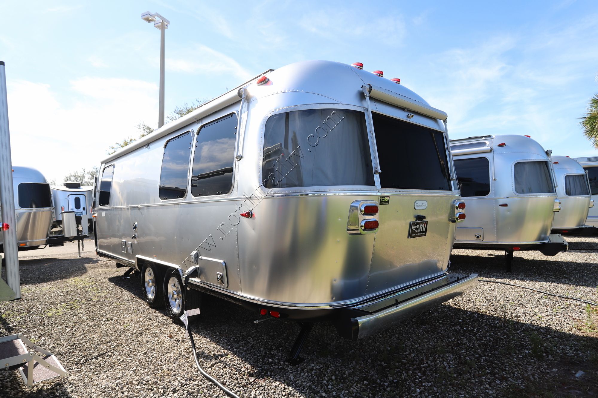 New 2026 Airstream Flying Cloud 25FB Travel Trailer  For Sale