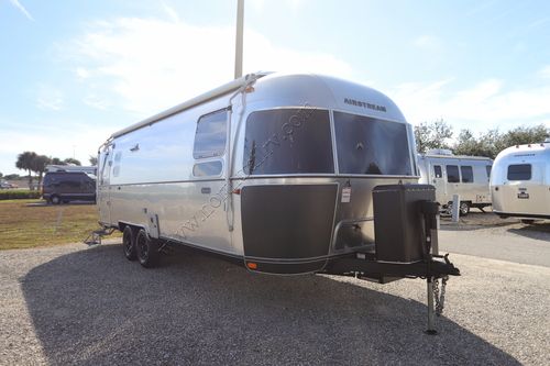 2025 Airstream Flying Cloud 27FB Travel Trailer
