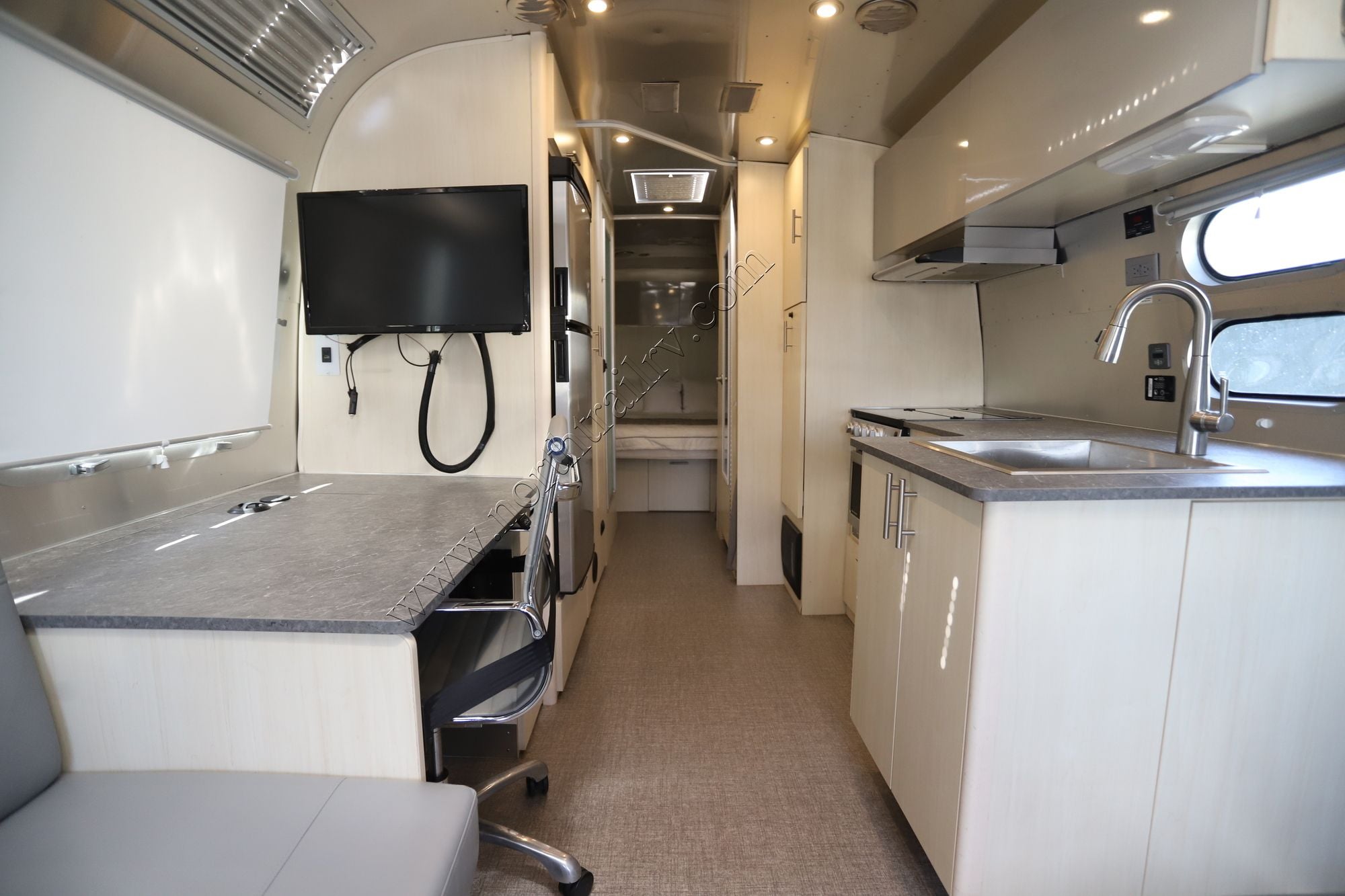 Used 2022 Airstream Flying Cloud 27FB Travel Trailer  For Sale