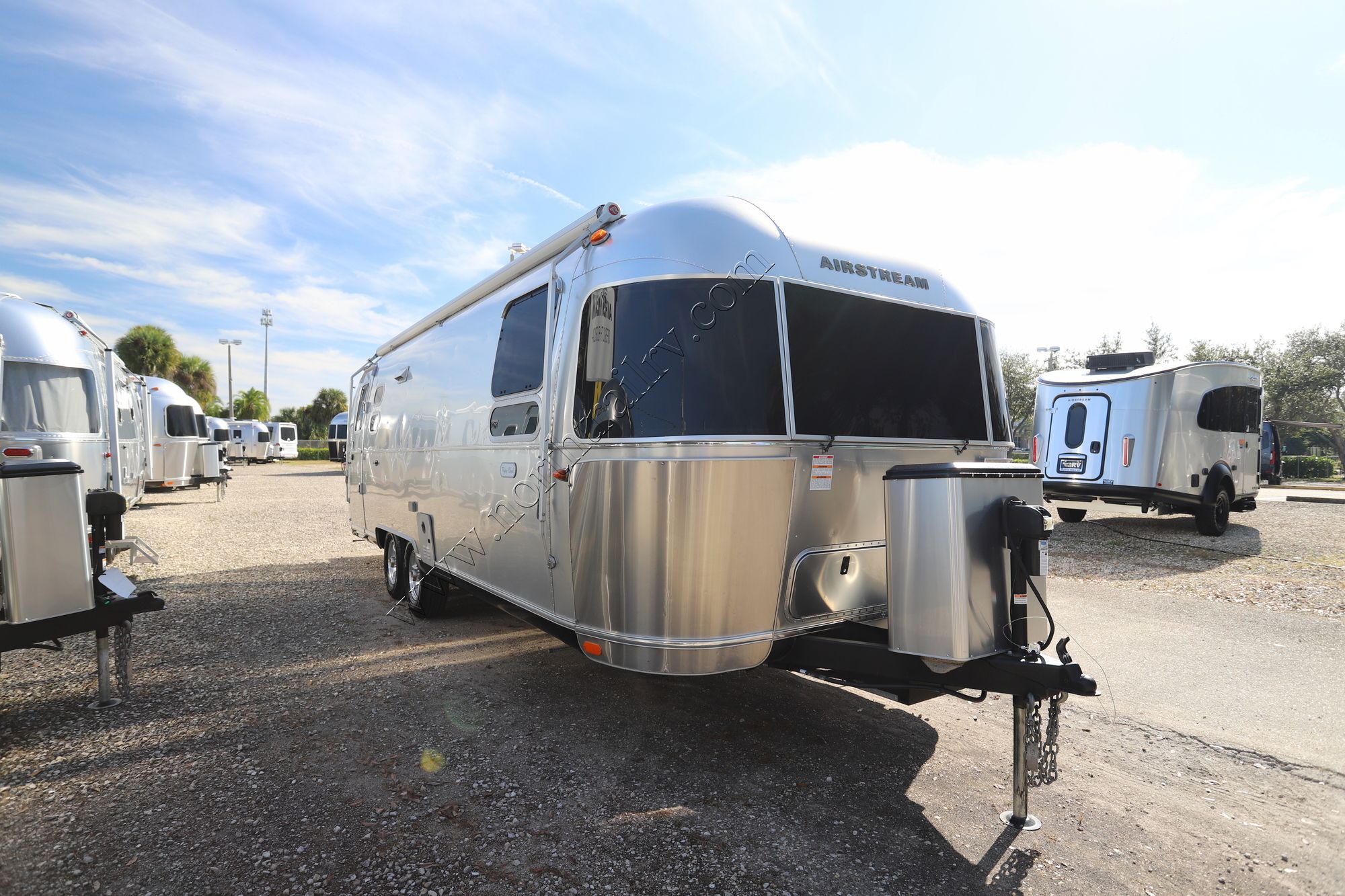 Used 2022 Airstream Flying Cloud 27FB Travel Trailer  For Sale