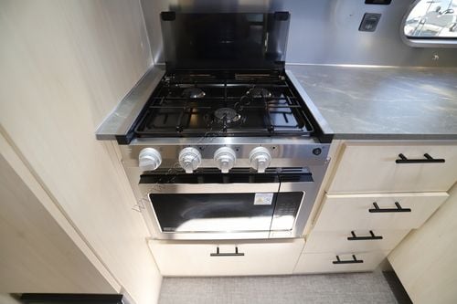 2025 Airstream Flying Cloud 27FB Travel Trailer