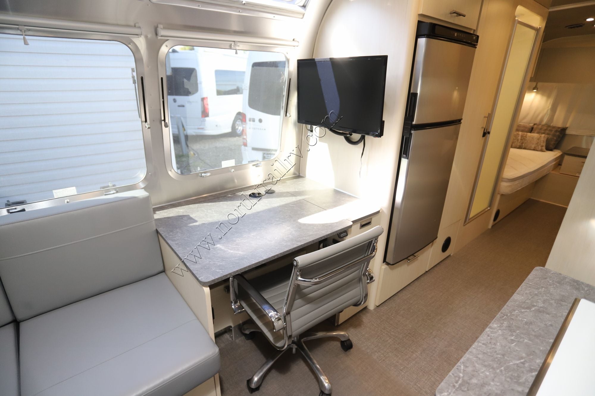 Used 2022 Airstream Flying Cloud 25FB Travel Trailer  For Sale