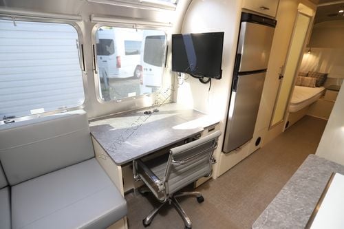 2022 Airstream Flying Cloud 25FB Travel Trailer