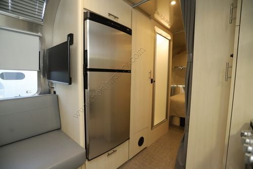2026 Airstream Flying Cloud 25FB