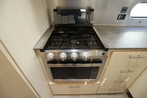 2022 Airstream Flying Cloud 27FB Travel Trailer