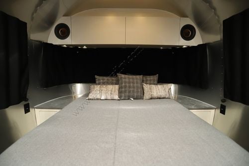 2025 Airstream Flying Cloud 27FB Travel Trailer