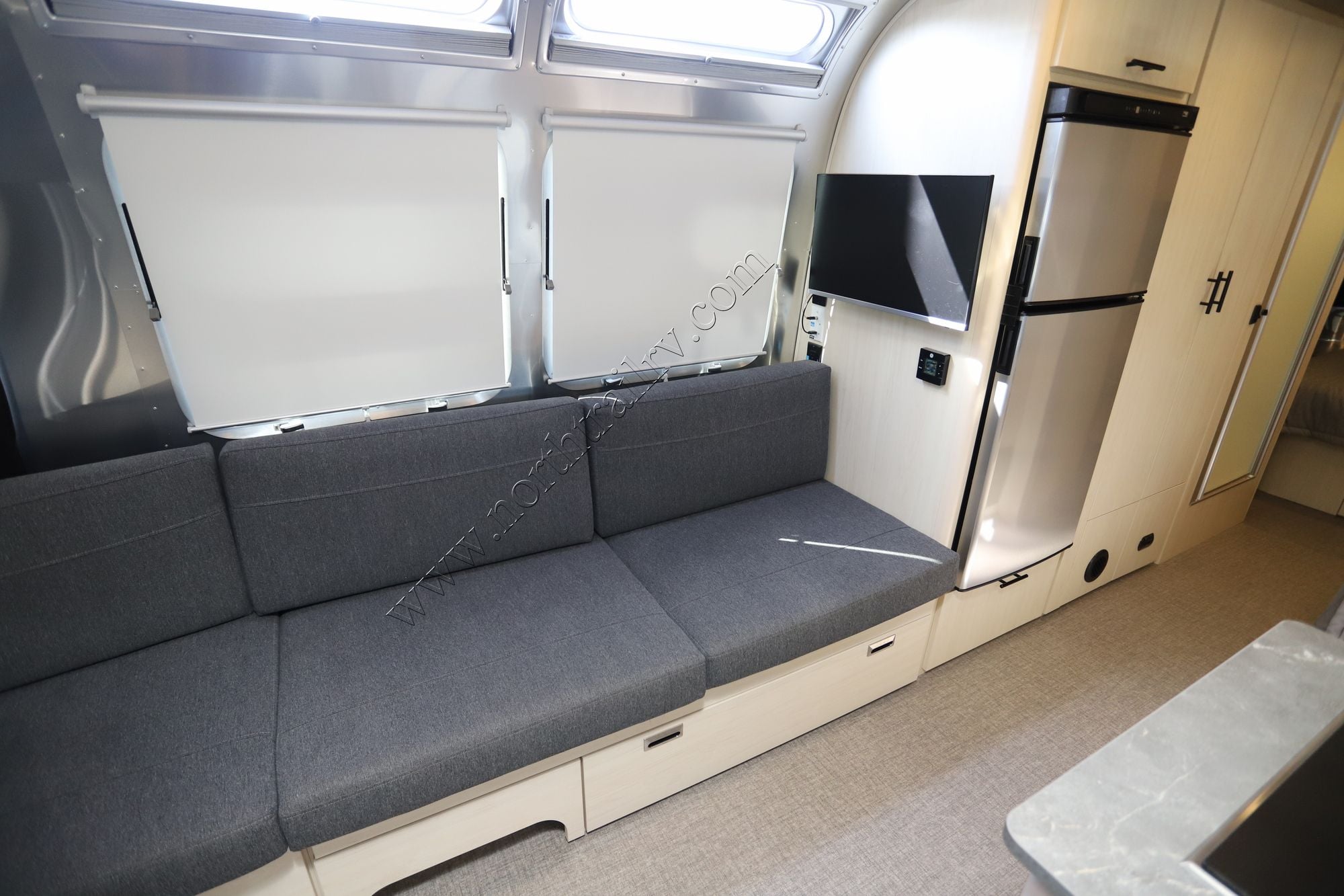 Used 2025 Airstream Flying Cloud 27FB Travel Trailer  For Sale