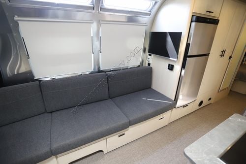 2025 Airstream Flying Cloud 27FB Travel Trailer