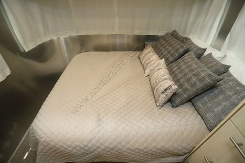 2026 Airstream Flying Cloud 25FB