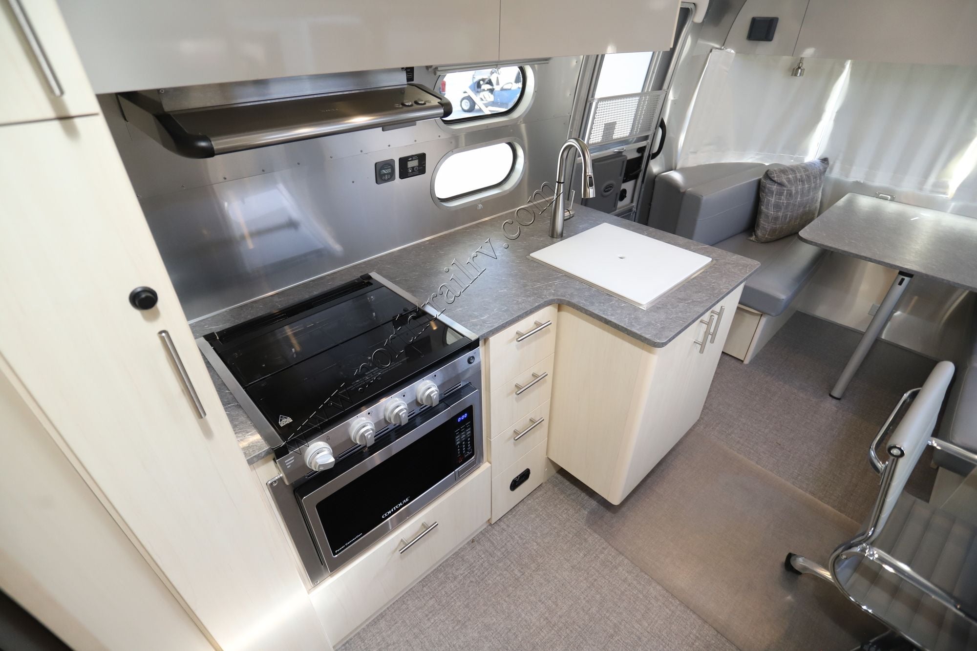 Used 2022 Airstream Flying Cloud 25FB Travel Trailer  For Sale