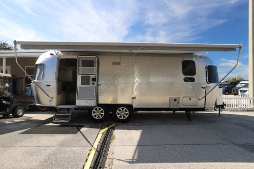 2022 Airstream Flying Cloud 25FB Travel Trailer