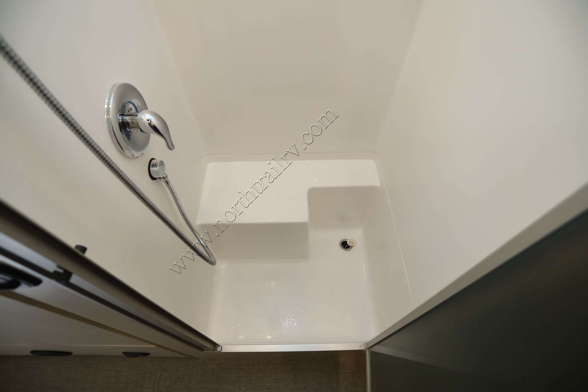 Used 2025 Airstream Flying Cloud 27FB Travel Trailer  For Sale