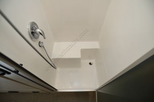 2025 Airstream Flying Cloud 27FB Travel Trailer