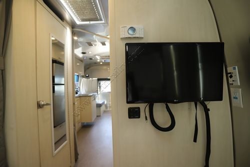 2022 Airstream Flying Cloud 27FB Travel Trailer