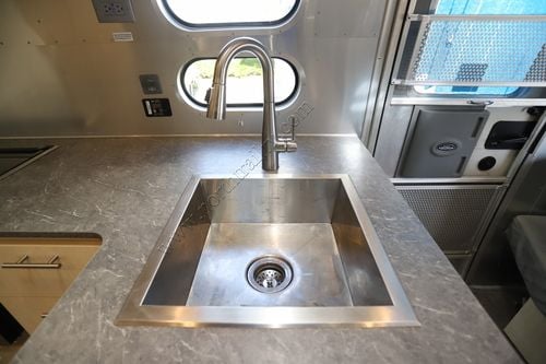 2022 Airstream Flying Cloud 27FB Travel Trailer