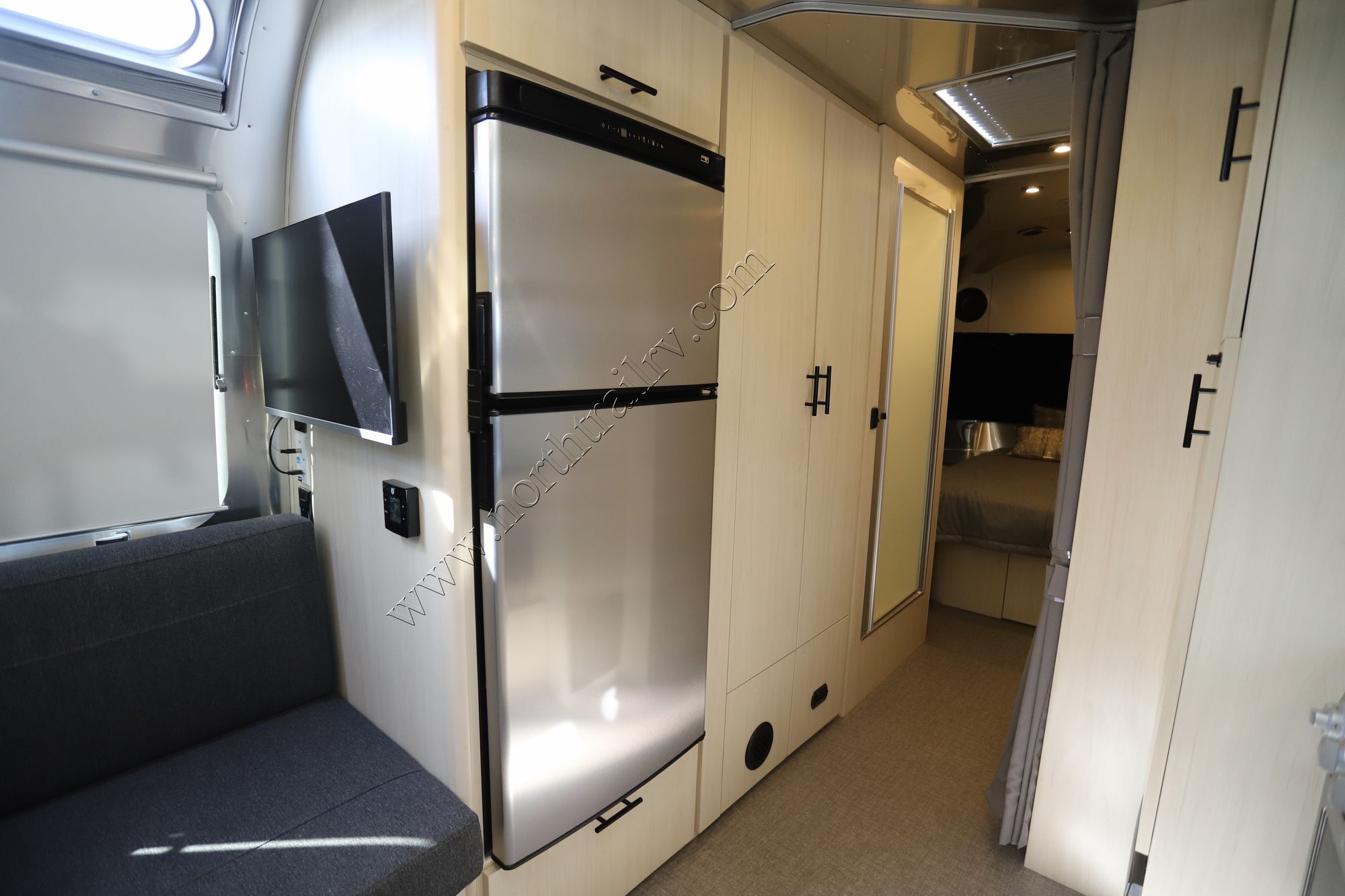 Used 2025 Airstream Flying Cloud 27FB Travel Trailer  For Sale