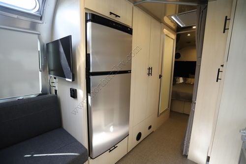2025 Airstream Flying Cloud 27FB Travel Trailer