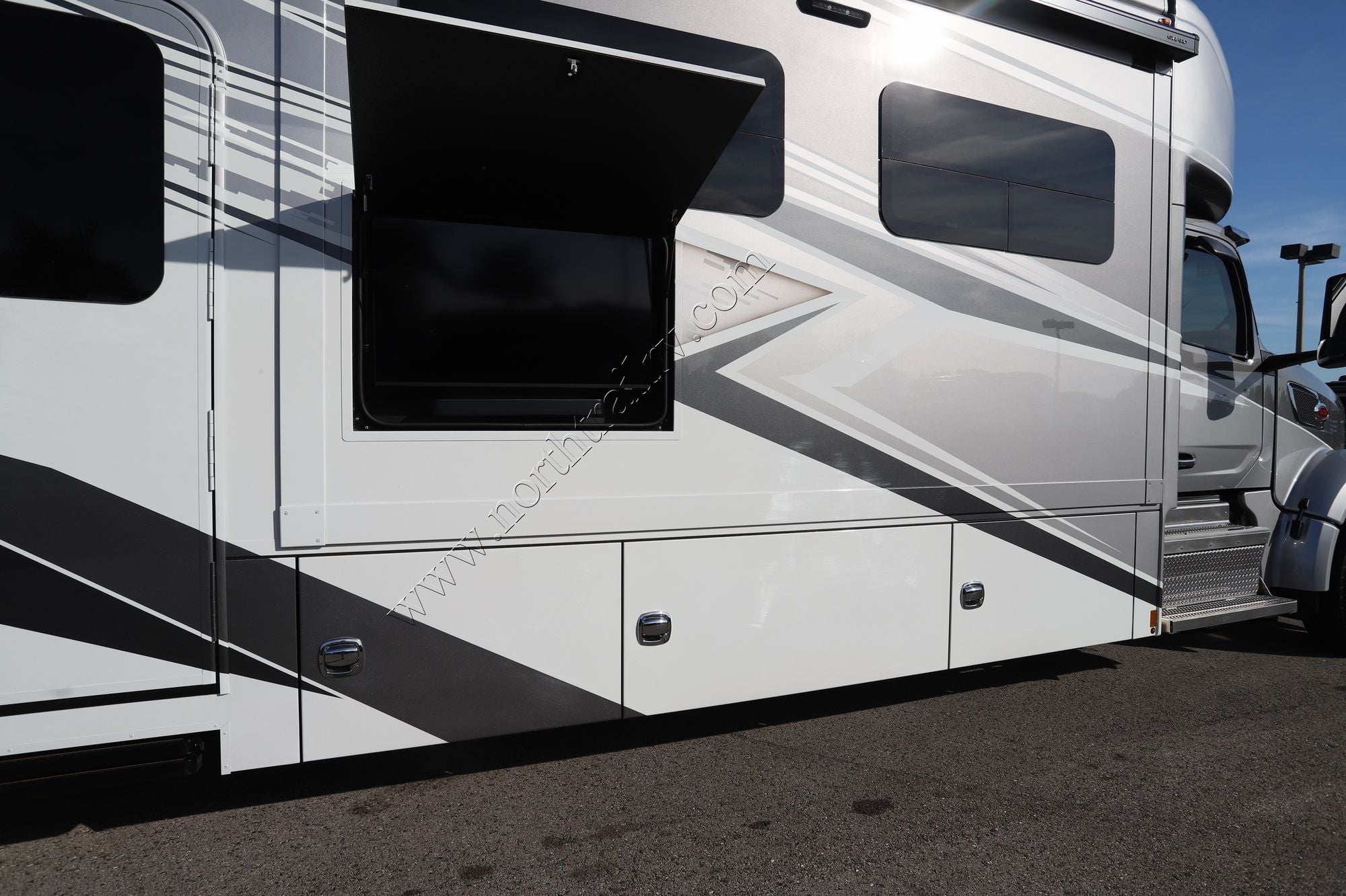 New 2026 Renegade Rv Explorer 40ERB Super C  For Sale