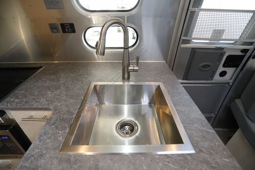 2022 Airstream Flying Cloud 25FB Travel Trailer