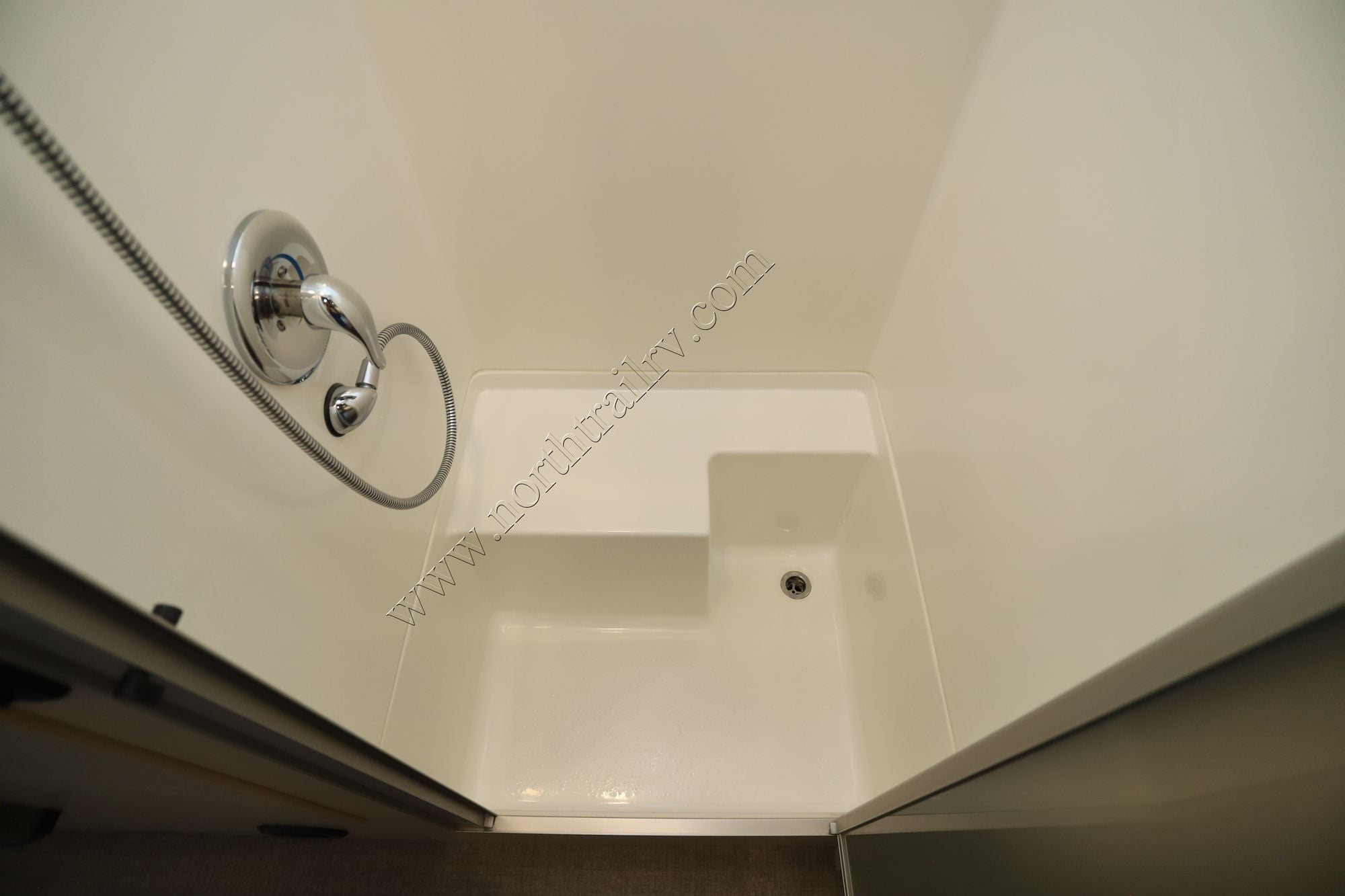 Used 2022 Airstream Flying Cloud 25FB Travel Trailer  For Sale