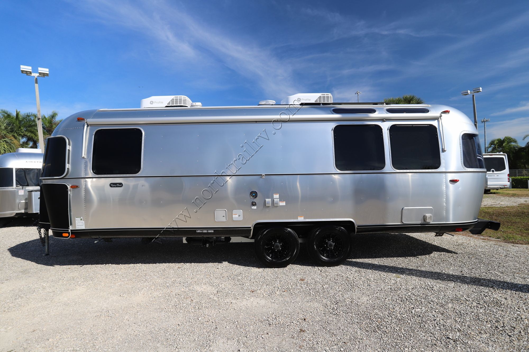 Used 2025 Airstream Flying Cloud 27FB Travel Trailer  For Sale