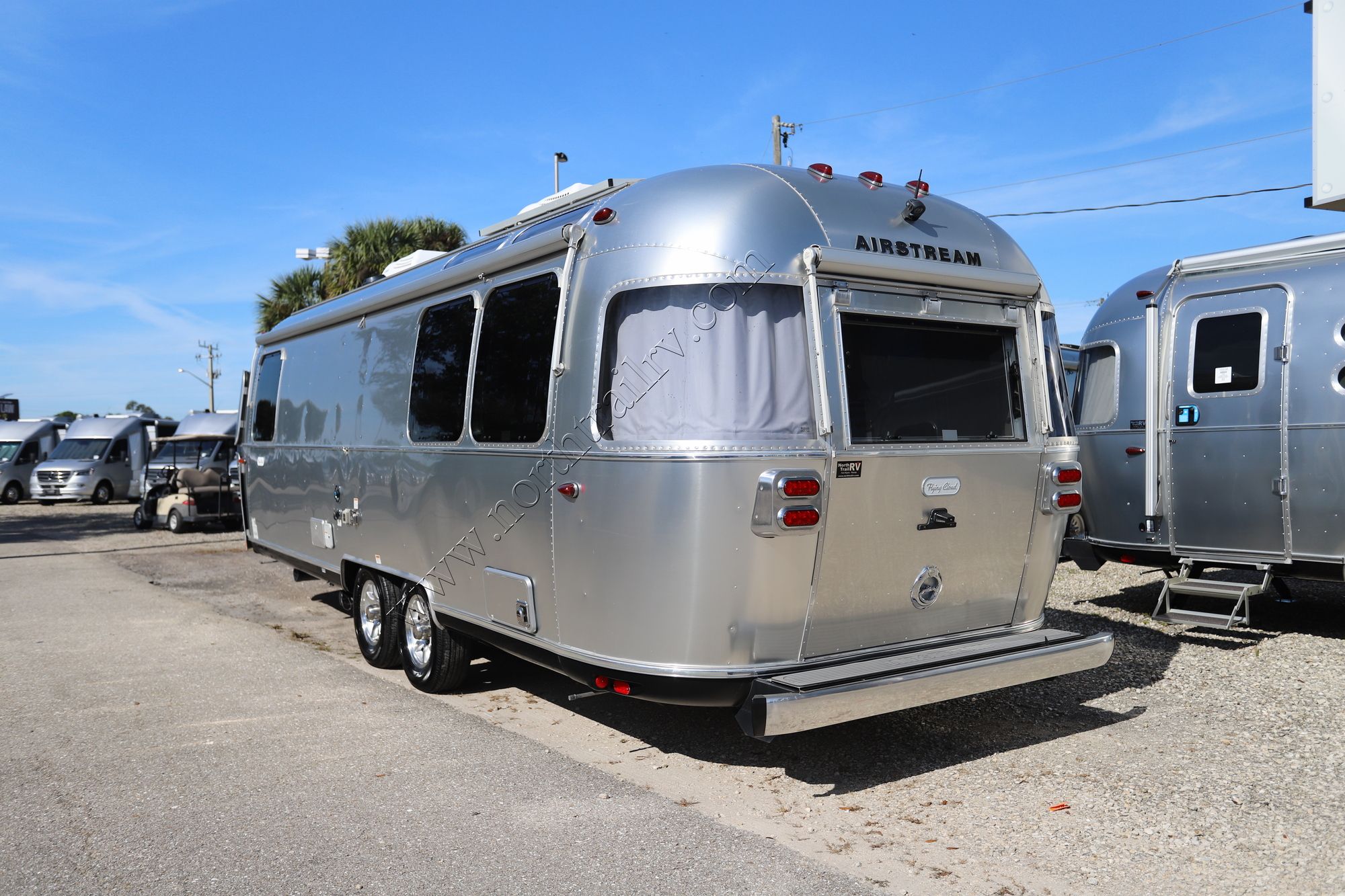 Used 2022 Airstream Flying Cloud 27FB Travel Trailer  For Sale