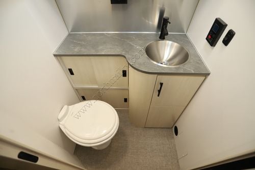 2025 Airstream Flying Cloud 27FB Travel Trailer