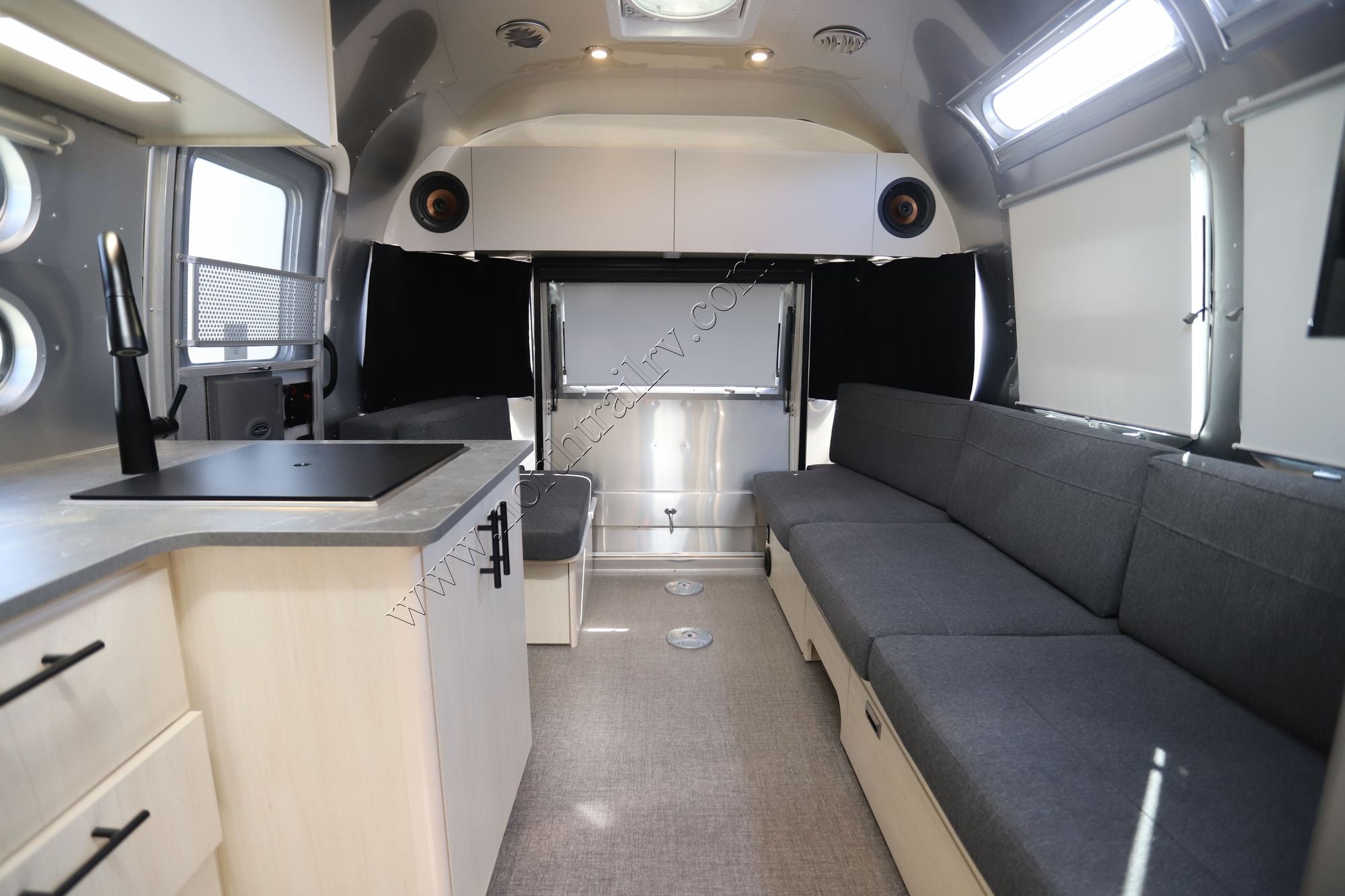 Used 2025 Airstream Flying Cloud 27FB Travel Trailer  For Sale