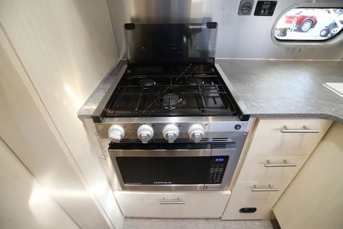 2022 Airstream Flying Cloud 25FB Travel Trailer