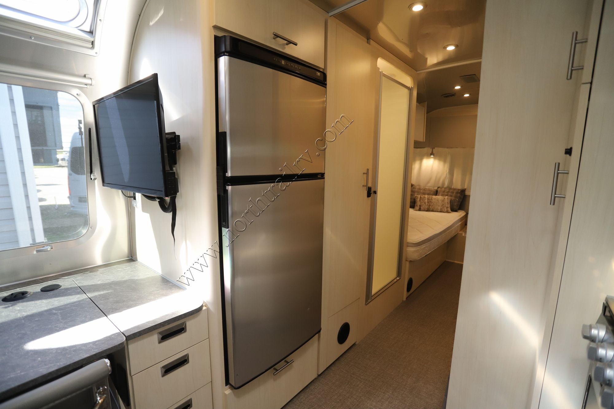Used 2022 Airstream Flying Cloud 25FB Travel Trailer  For Sale