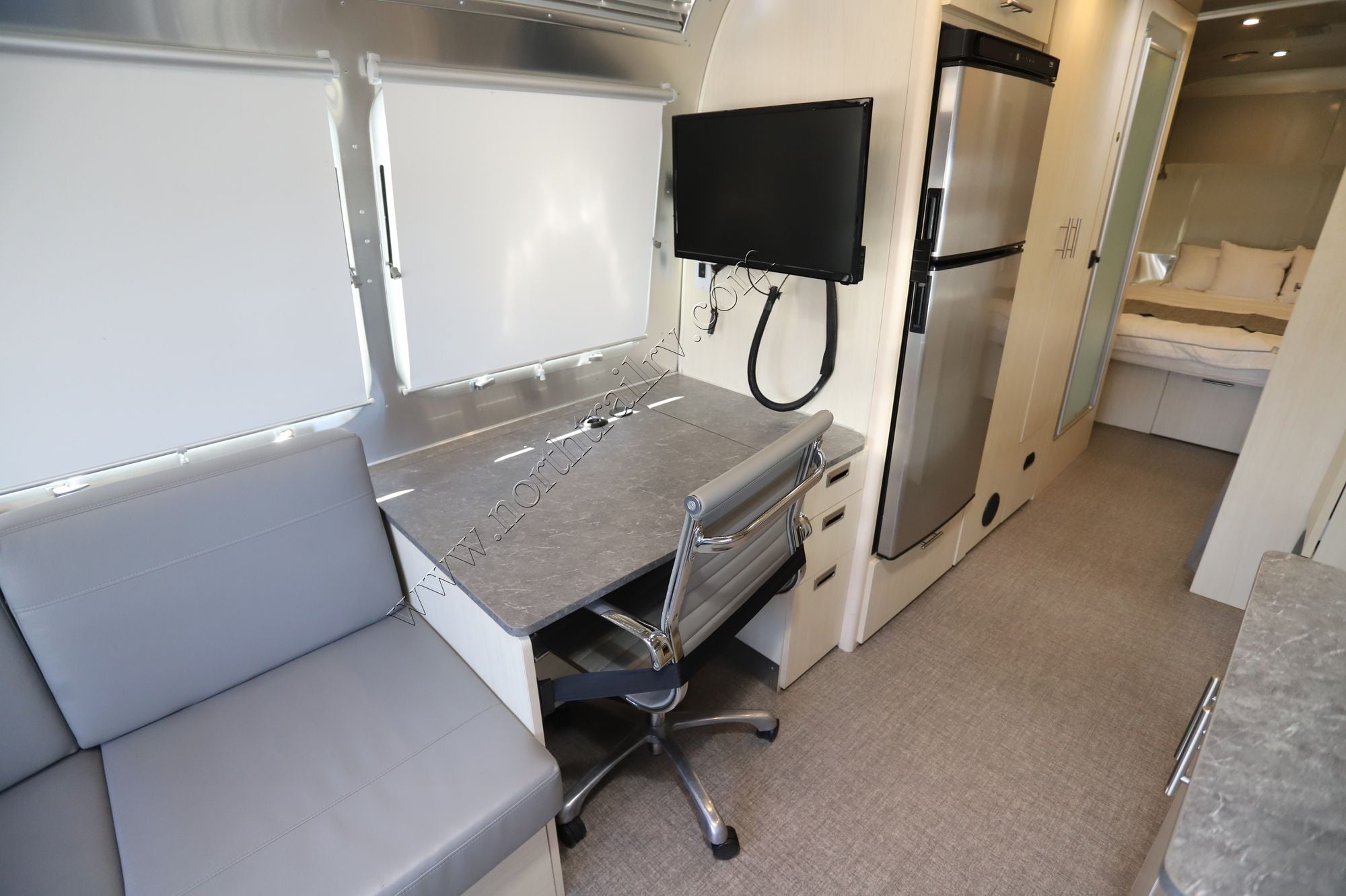 Used 2022 Airstream Flying Cloud 27FB Travel Trailer  For Sale