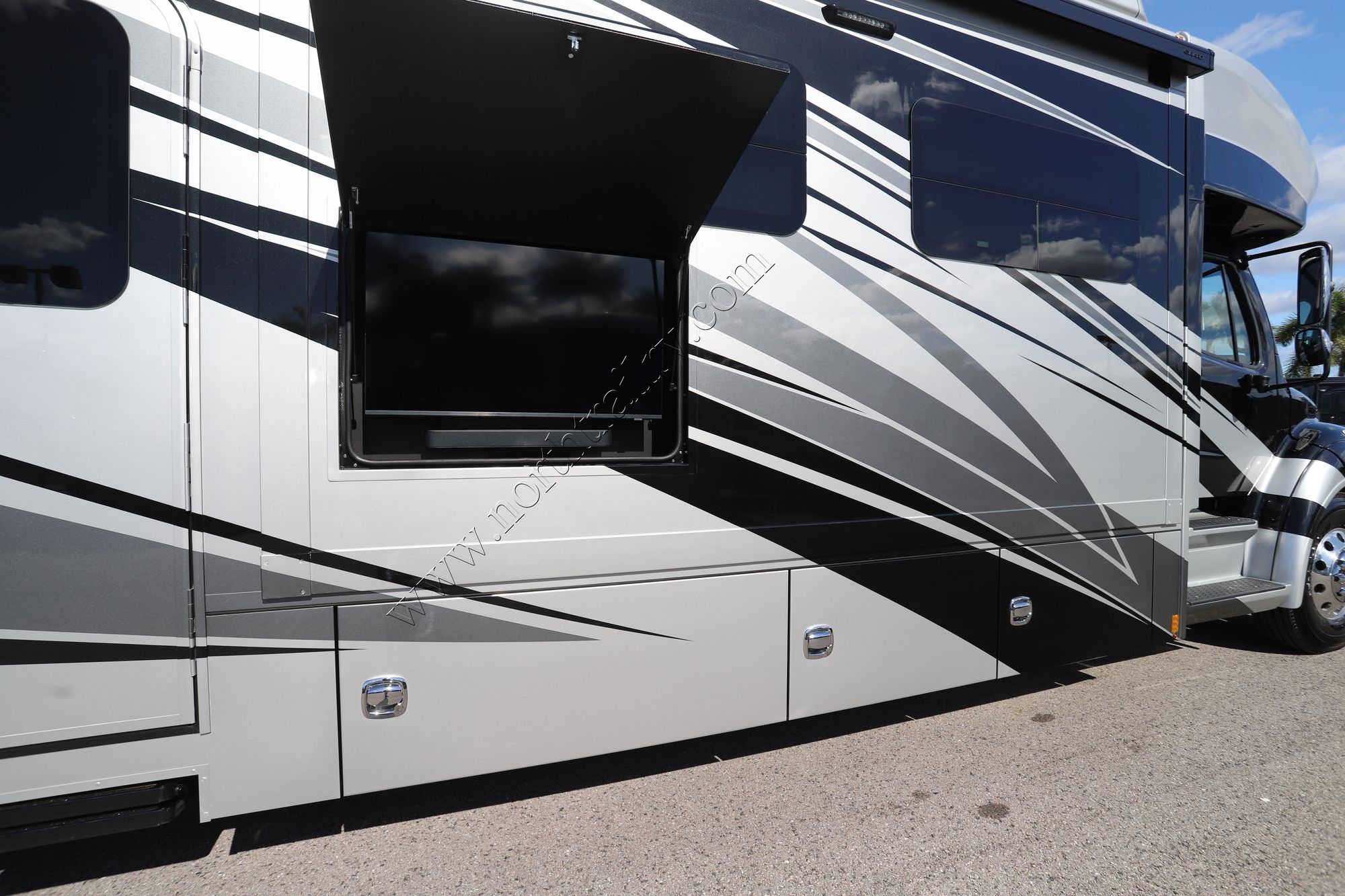 New 2026 Renegade Rv Verona Le 40LRB Super C  For Sale