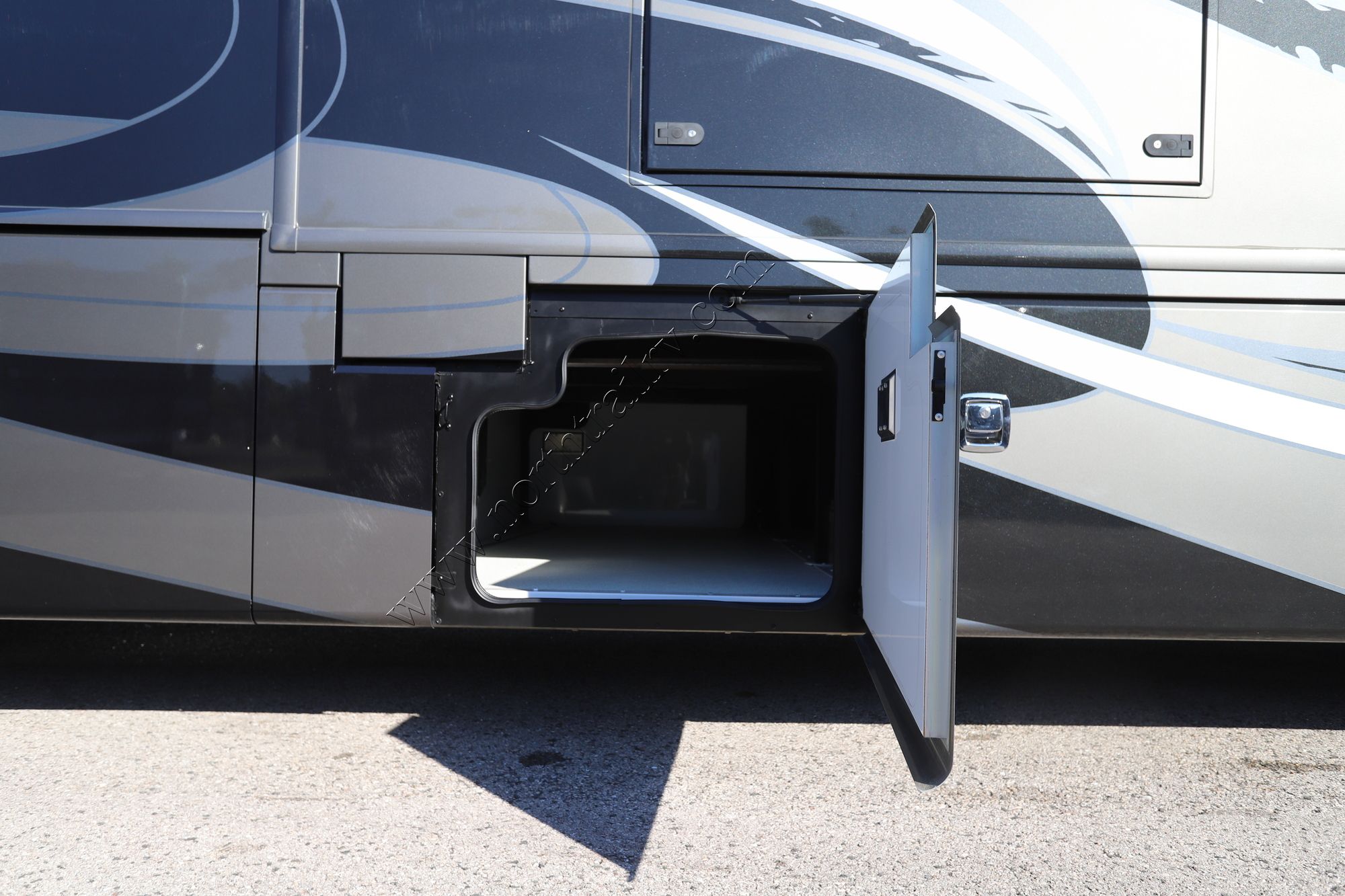 Used 2019 Fleetwood Discovery Lxe 40D Class A  For Sale