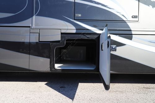 2019 Fleetwood Discovery Lxe 40D