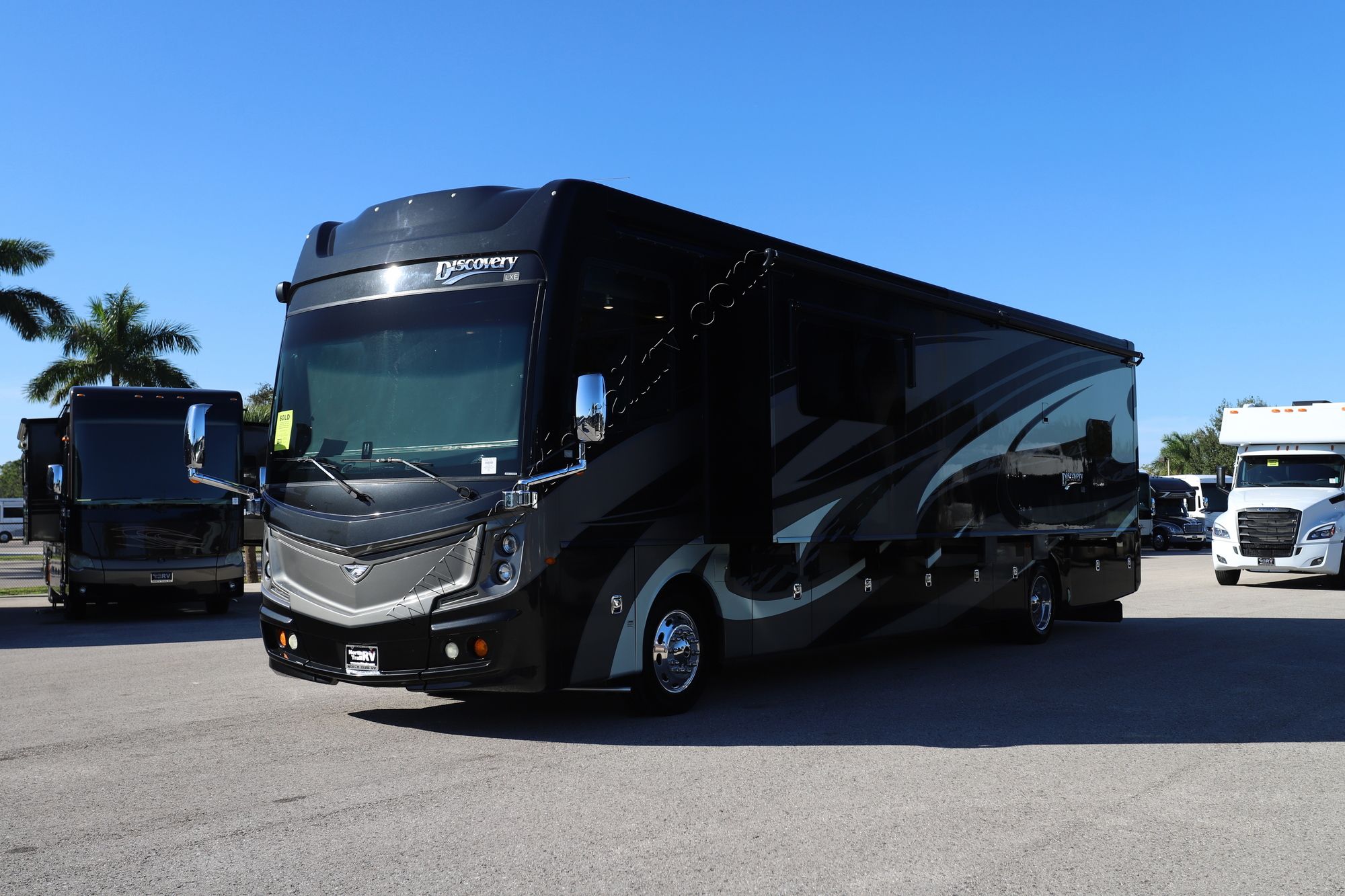 Used 2019 Fleetwood Discovery Lxe 40D Class A  For Sale