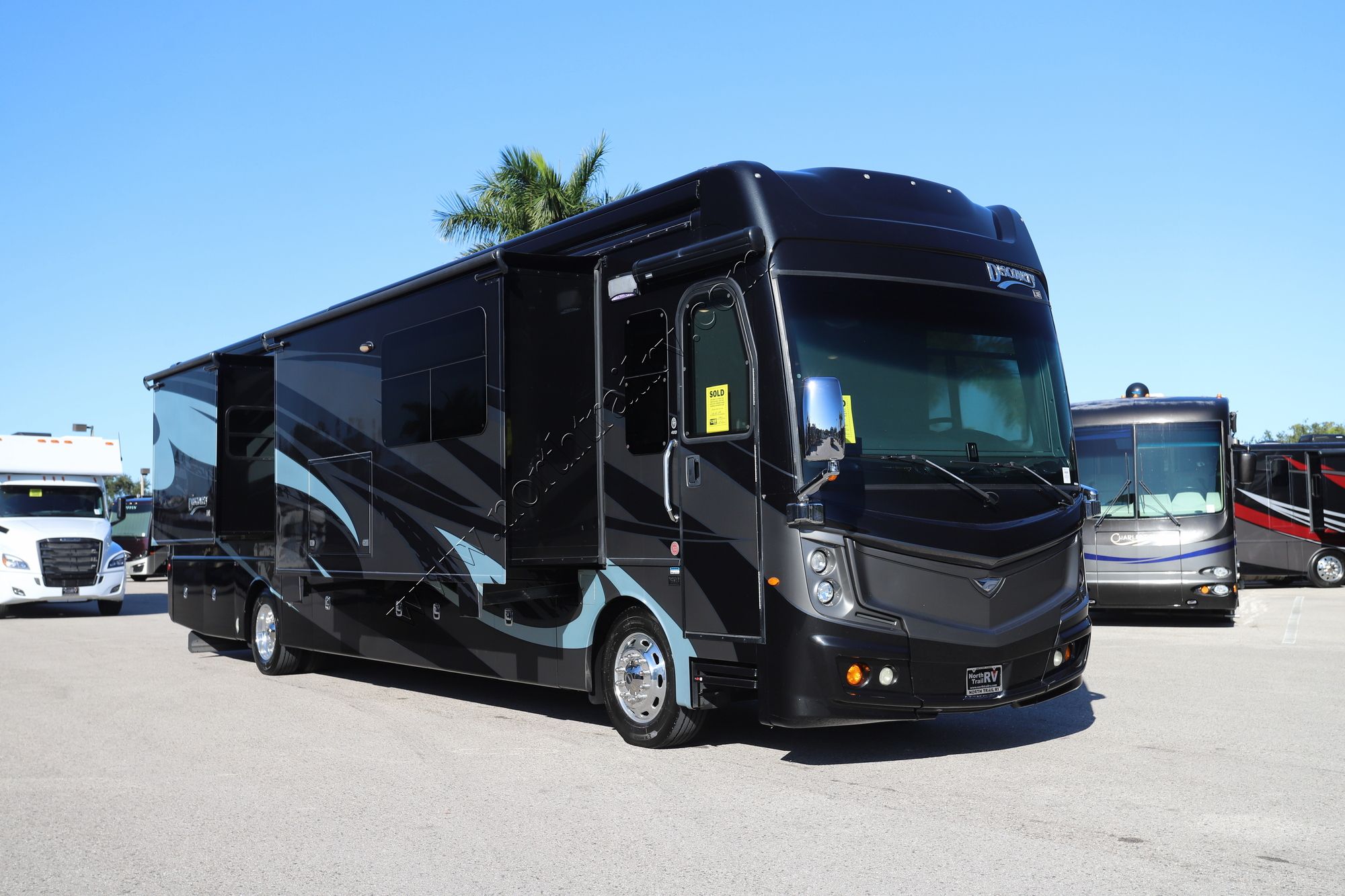 Used 2019 Fleetwood Discovery Lxe 40D Class A  For Sale