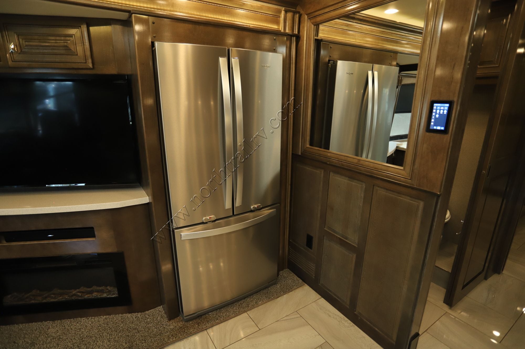 Used 2019 Fleetwood Discovery Lxe 40D Class A  For Sale