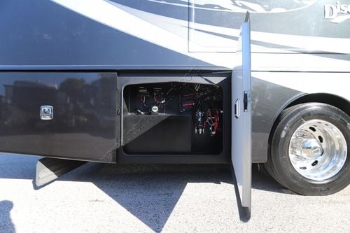 2019 Fleetwood Discovery Lxe 40D