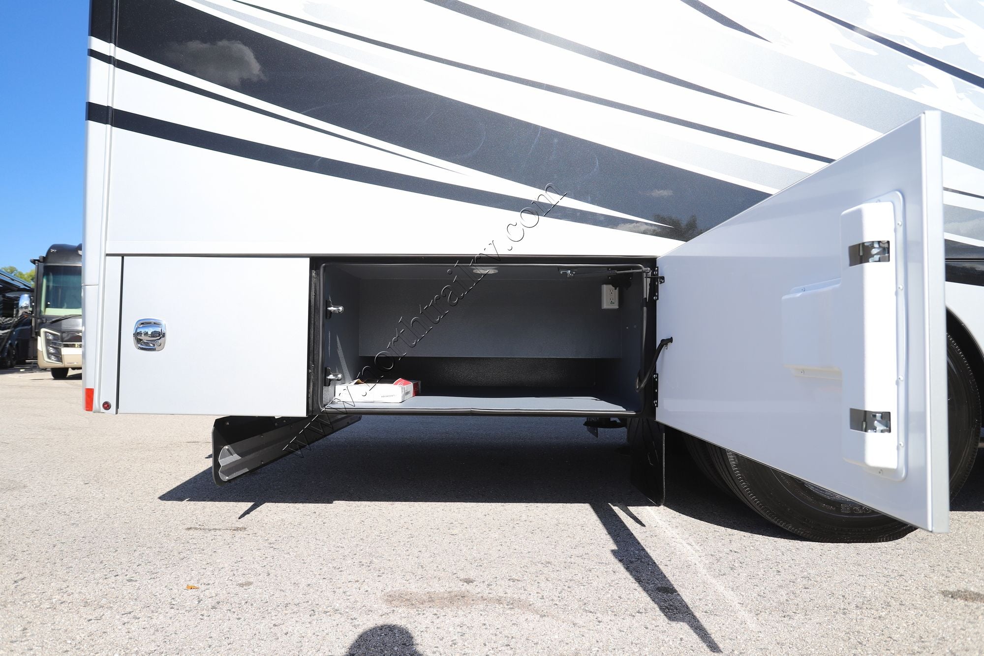 New 2026 Renegade Rv Verona Le 40LRB Super C  For Sale