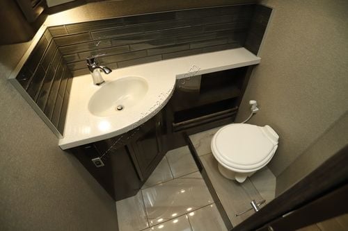 2019 Fleetwood Discovery Lxe 40D