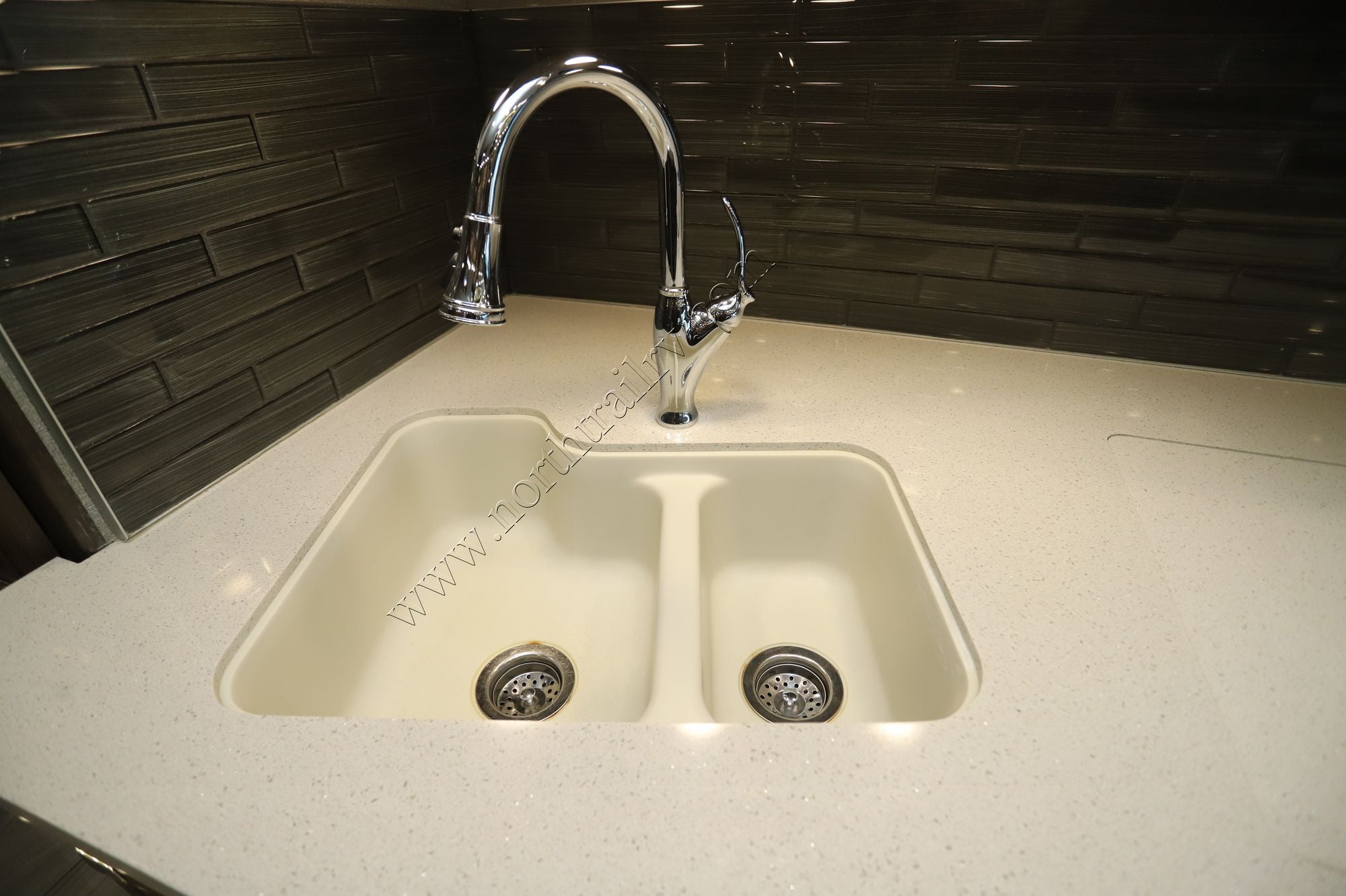 Used 2019 Fleetwood Discovery Lxe 40D Class A  For Sale