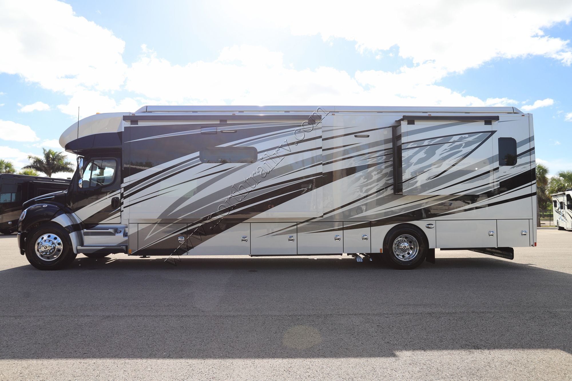 New 2026 Renegade Rv Verona Le 40LRB Super C  For Sale