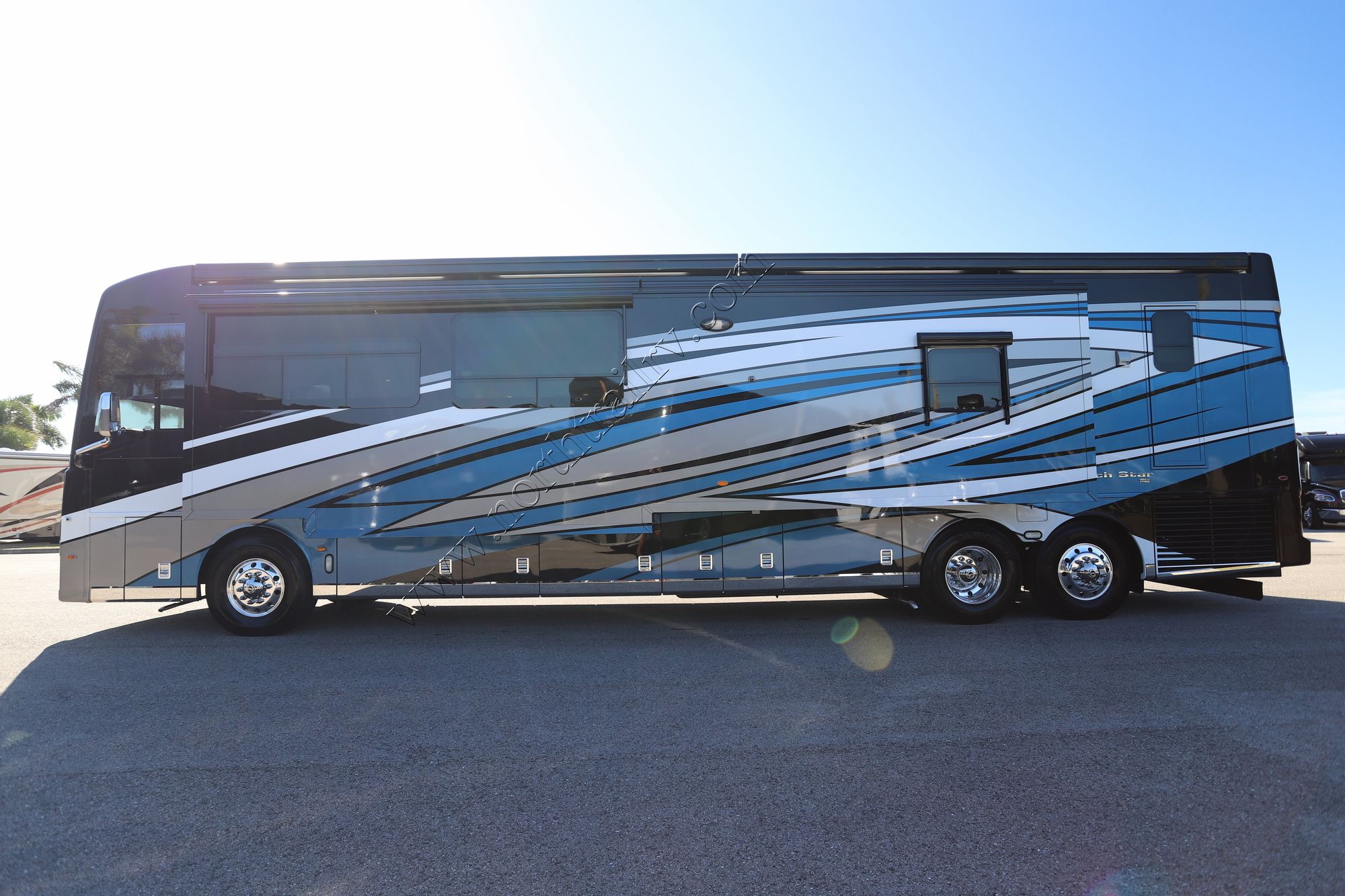 Used 2023 Newmar Dutch Star 4325 Class A  For Sale